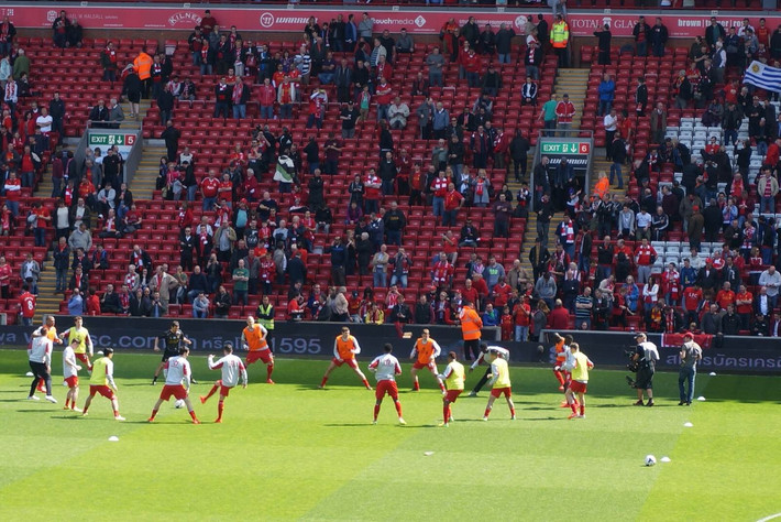 年仅18岁！库巴西已代表巴萨出场100次（18岁天才库巴西迎来为巴萨第100次出场）