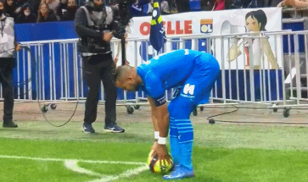 足球报：塞蒂恩下课与更衣室矛盾基本无关，曾最大限度保护球员（足球报：塞蒂恩被解雇与更衣室矛盾无大关联，此前最大程度维护球员）