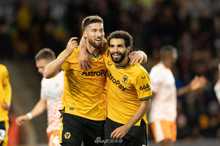 世体：因巴萨官方APP问题，约2000人无法下载门票进入球场（世体：巴萨官方App故障致约2000名球迷无法下载门票入场）