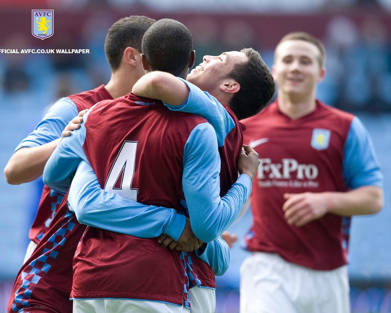 意媒：桑德兰想先租后买从米兰签圣地亚哥，已联系球员经纪人（意媒：桑德兰欲以租借+买断方式从米兰引进圣地亚哥，已与其经纪人接触）