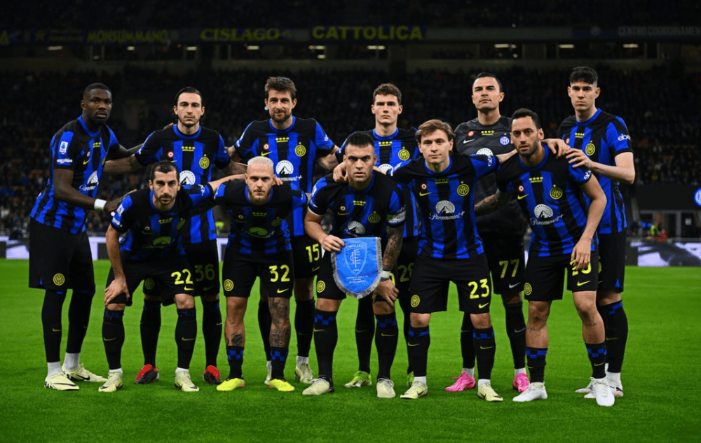 足球意大利名将宣布退役，时代落幕（意大利足坛传奇宣布挂靴，一个时代谢幕）