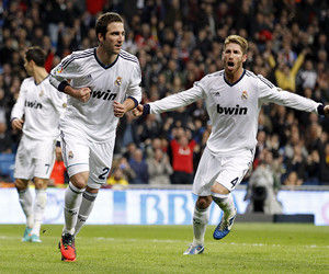 欧冠积分榜形势：拜仁阿森纳全胜，巴黎皇马遭首败，意甲陷危机（欧冠积分风云：拜仁阿森纳全胜领跑，巴黎皇马遭首败，意甲告急）