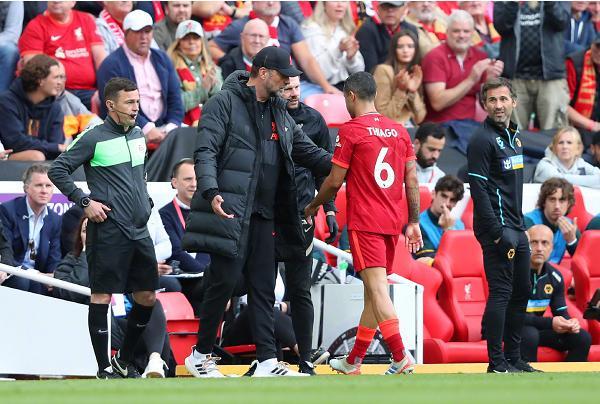 国乒8-2法国赛后爆冷！梁靖崑失守引深思！郭焱点评一针见血！（国乒8-2法国后爆出冷门：梁靖崑失守引发反思，郭焱点评直指要害）