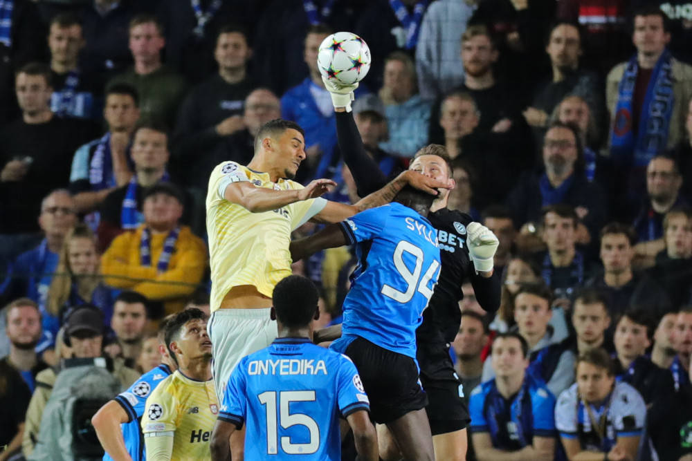 曼晚：曼联决定让莱昂先在青训梯队效力，以适应英格兰足球（曼晚：为适应英格兰足球，曼联将安排莱昂先随青训队出战）