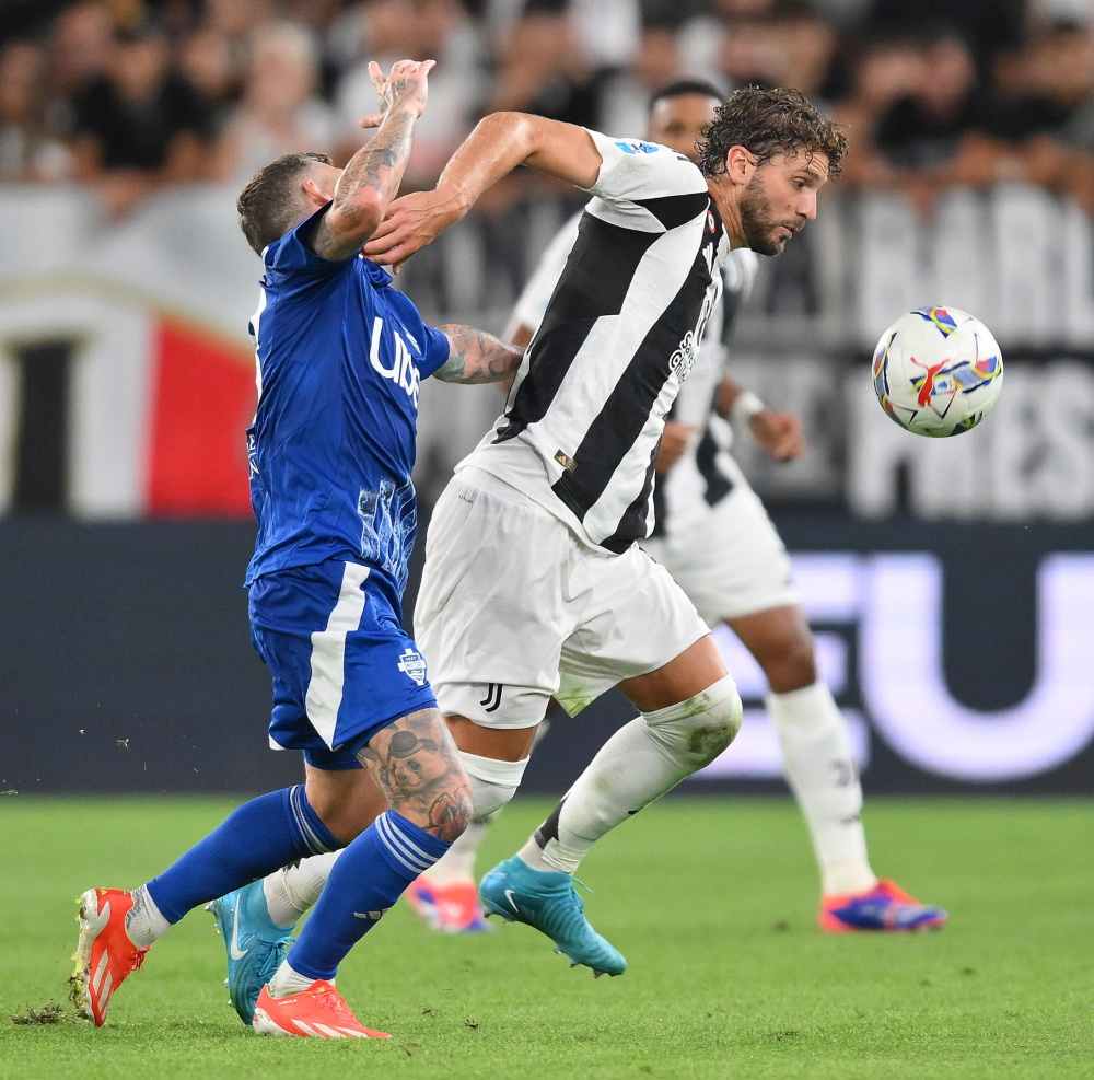 足球报：浙江队花4亿是谣言；韦世豪、李磊先后来做康复（《足球报》辟谣：浙江队花4亿不实，韦世豪、李磊相继接受康复）