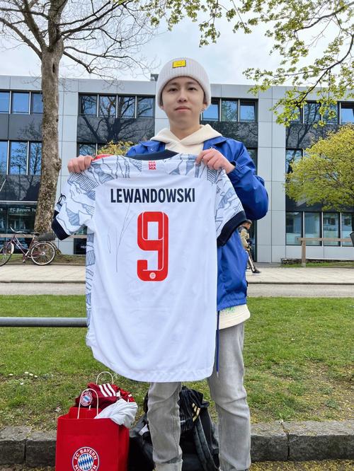 加纳官方：对阵日本重伤的弗朗西斯已接受手术，将回法国康复（加纳官方通报：弗朗西斯战日本重伤已手术，将赴法国康复）