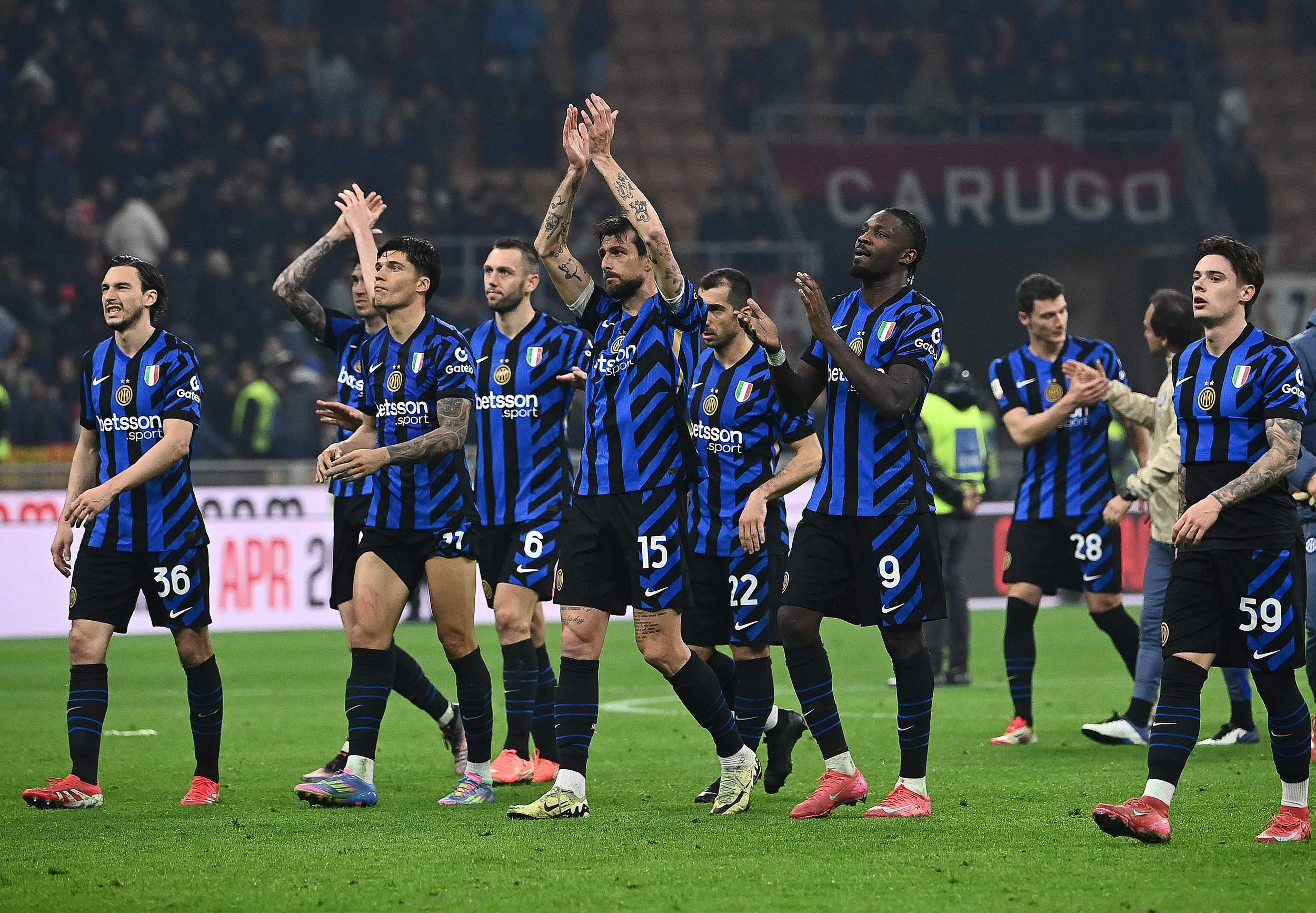 阿斯：拉菲尼亚因为肌肉不适缺战贝蒂斯，他能出战下场欧冠（阿斯：拉菲尼亚肌肉不适无缘战贝蒂斯，预计下场欧冠可复出）