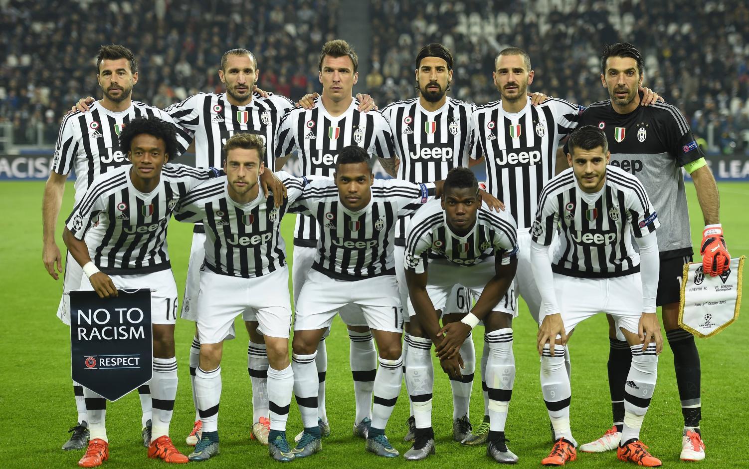 英超：曼联客场2-1击败莱斯特城（英超客场告捷：曼联2-1力克莱斯特城）